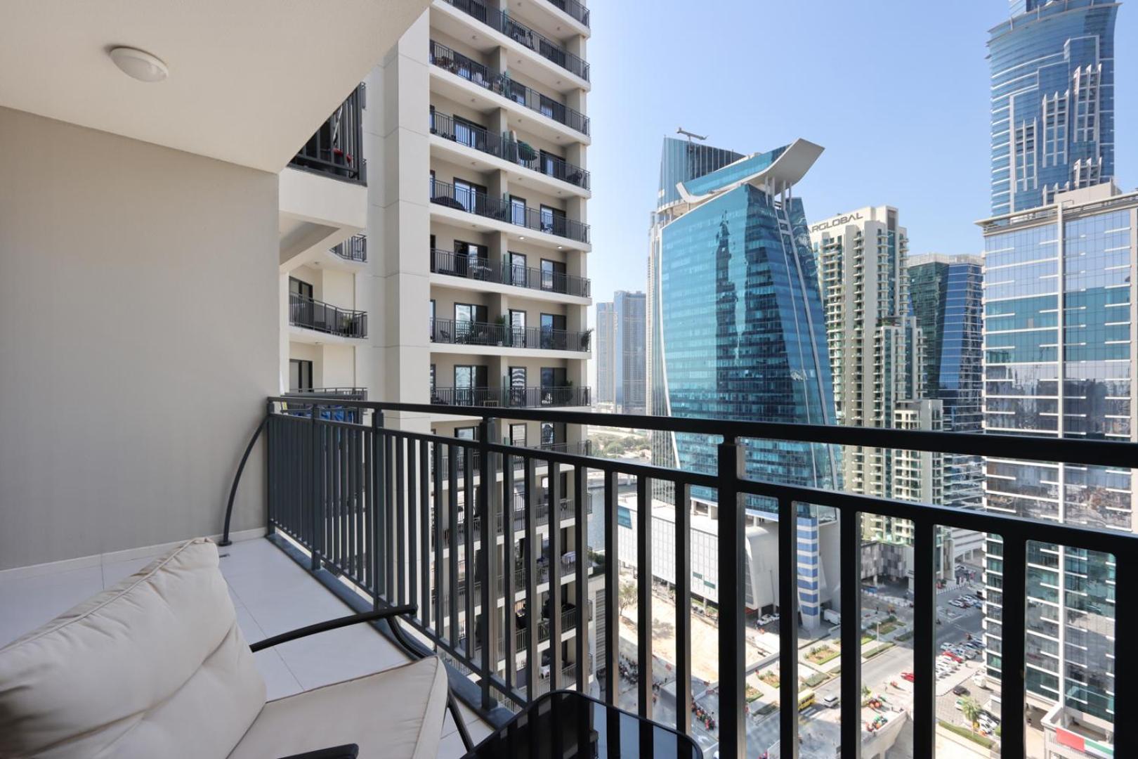 Livbnb-1b Urban Serenity With Private Balcony * Dubai