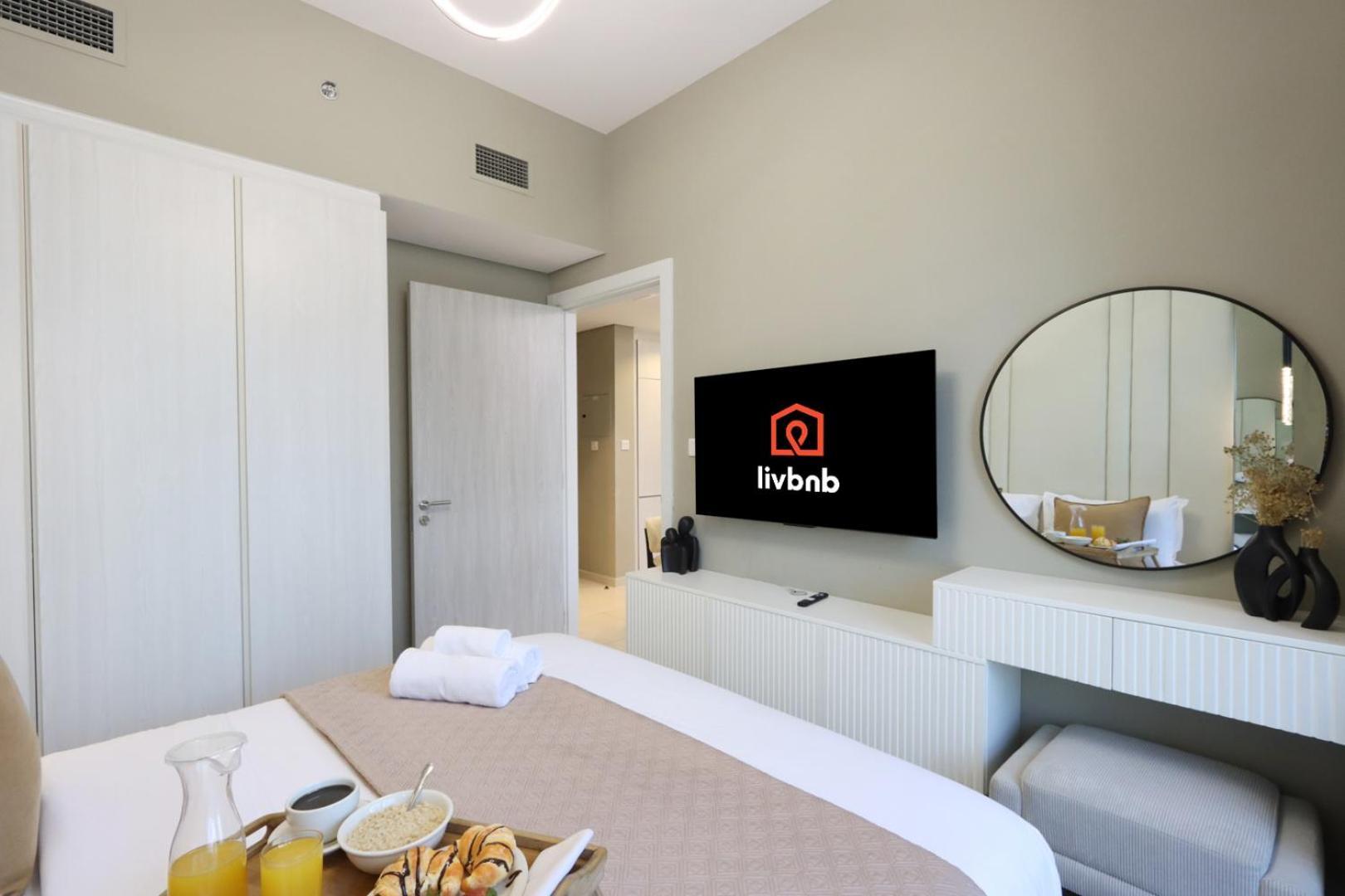Apartment Livbnb-1b Urban Serenity With Private Balcony
