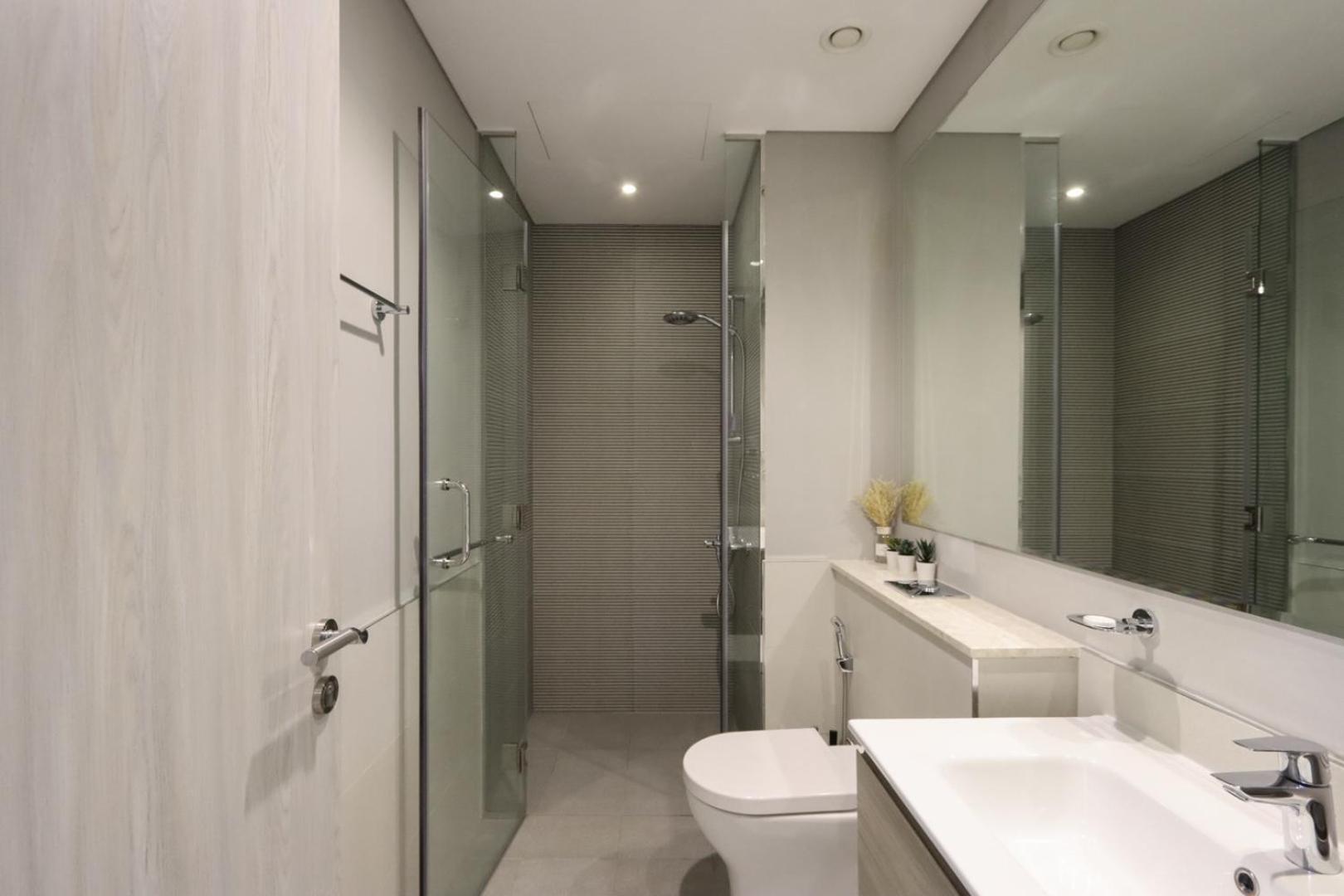 Livbnb-1b Urban Serenity With Private Balcony *