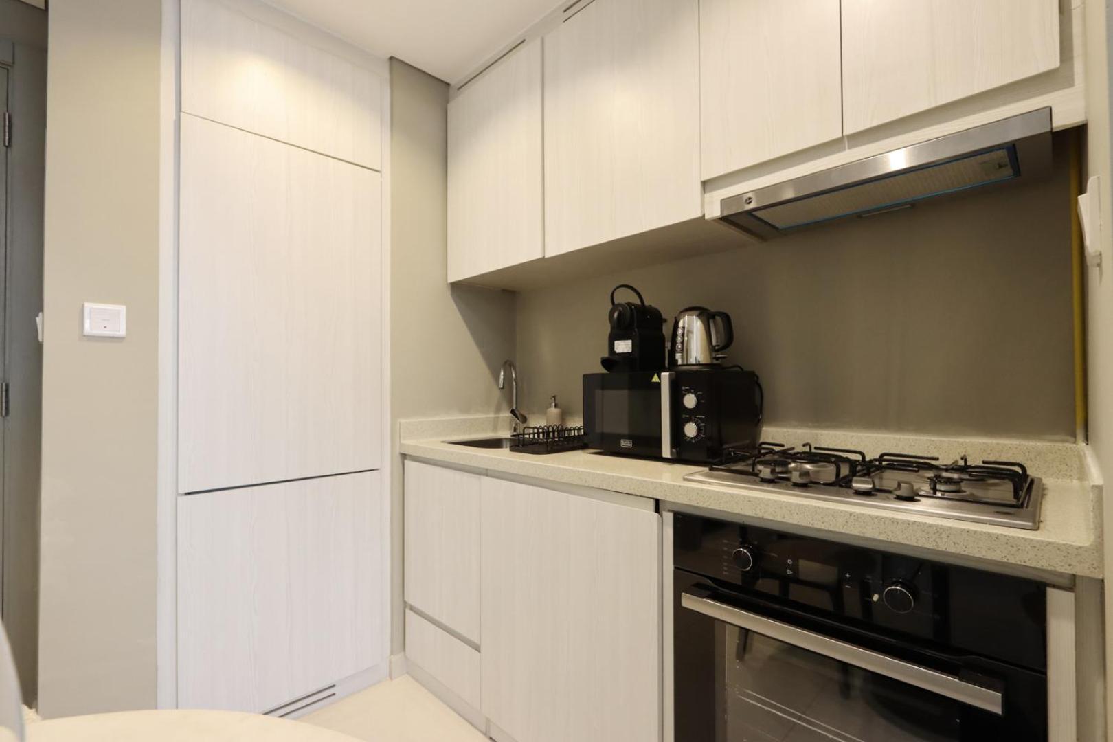 Livbnb-1b Urban Serenity With Private Balcony Apartment *