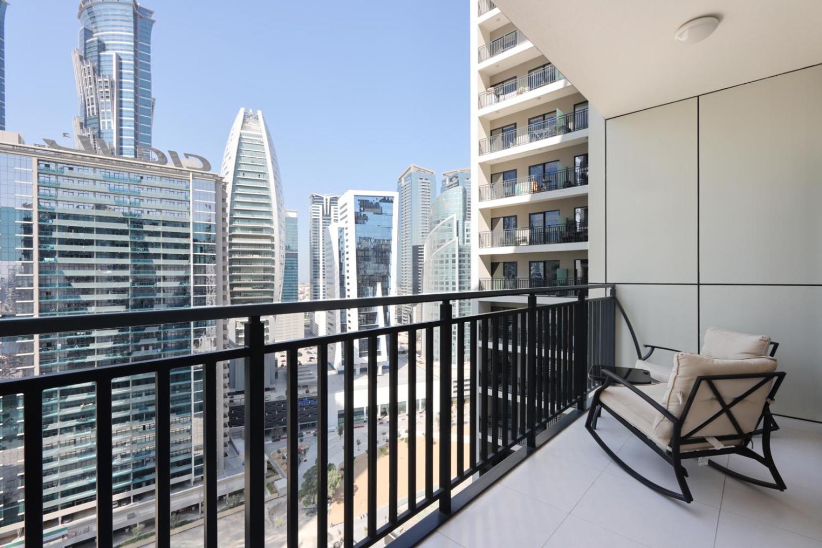 Livbnb-1b Urban Serenity With Private Balcony